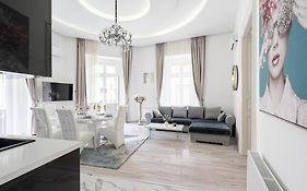 Kiraly 35 Luxury Apartment With Free Parking